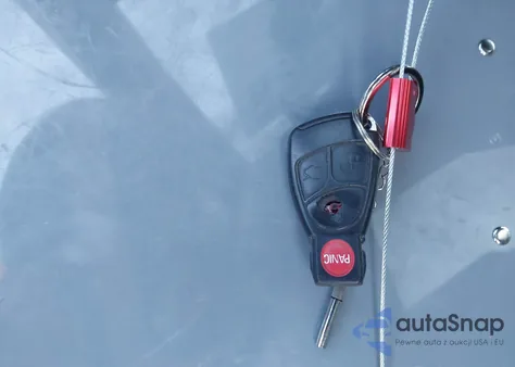 2002 Mercedes-Benz C 32 Amg z USA, uszkodzony, nr VIN WDBRF65J32F185444